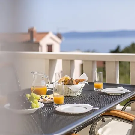 Biserka Apartman Bol